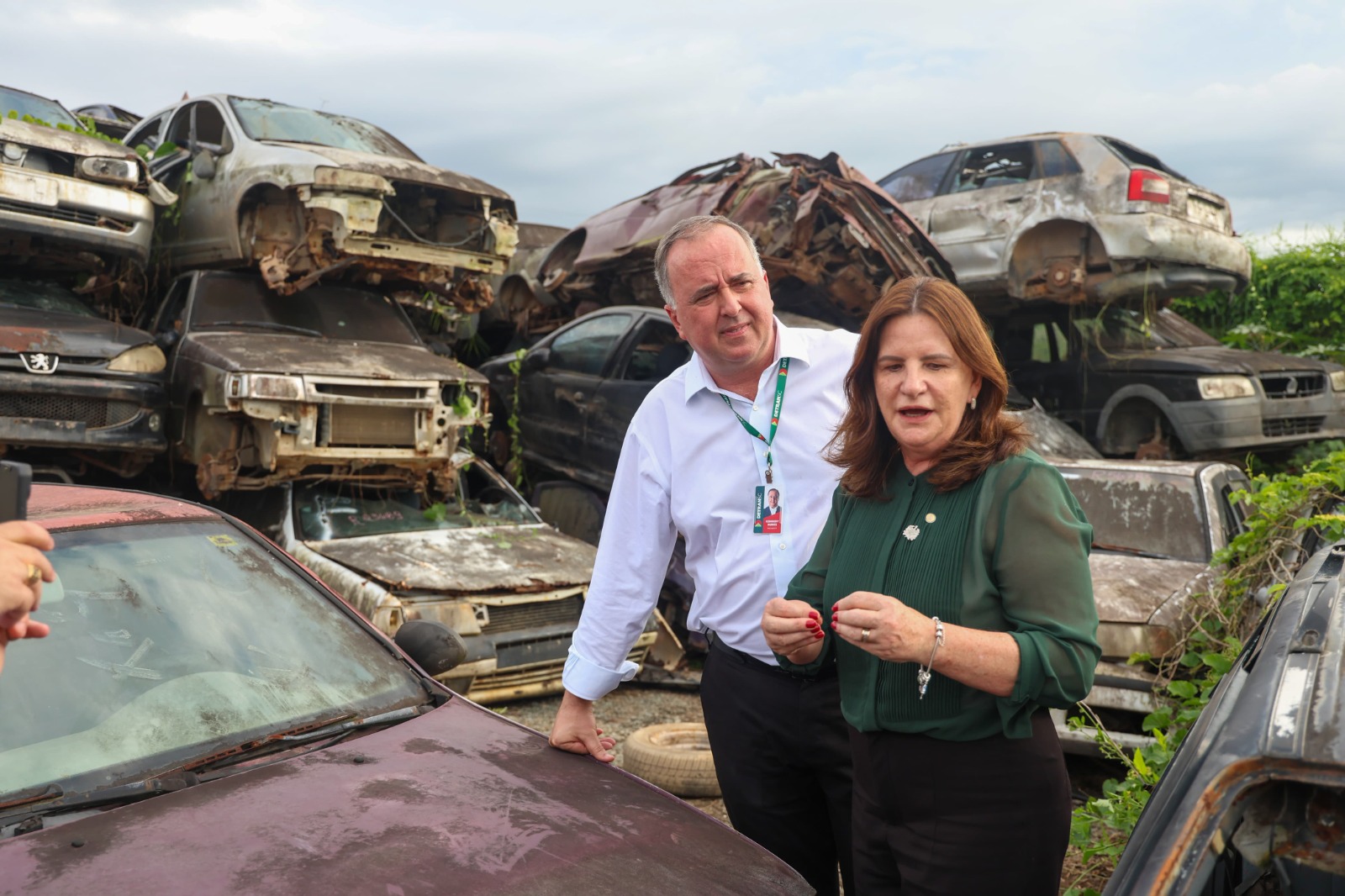 Presidente do DETRAN/SC e secretária de Estado da Saúde acompanham Operação Limpa Pátios em Itajaí