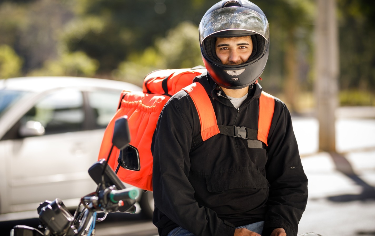 Prazo para regulamentação dos profissionais que trabalham como motofretistas e mototaxistas é ampliado em SC